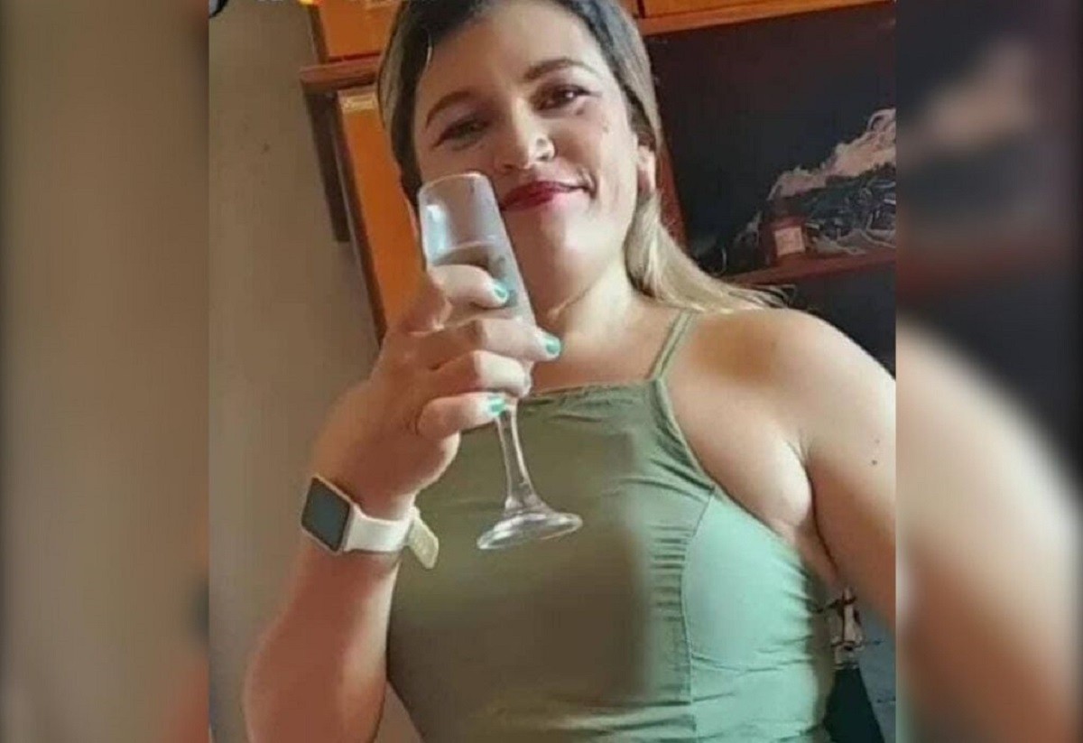 Mulher encontrada morta em terreno baldio teria marcado encontro pela internet, diz polícia