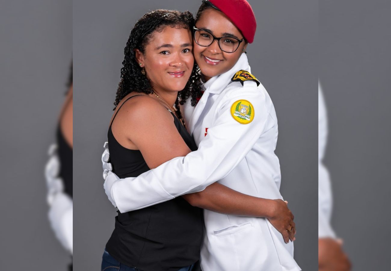 Aprovada em veterinária, jovem estuda na mesma universidade onde a mãe trabalha nos serviços gerais: 'É muito especial'