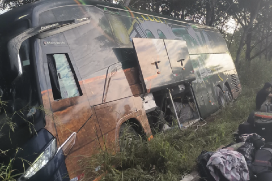 Ônibus da Banda Mastruz com Leite Sofre Acidente na BR-226, mas Ninguém se Fere