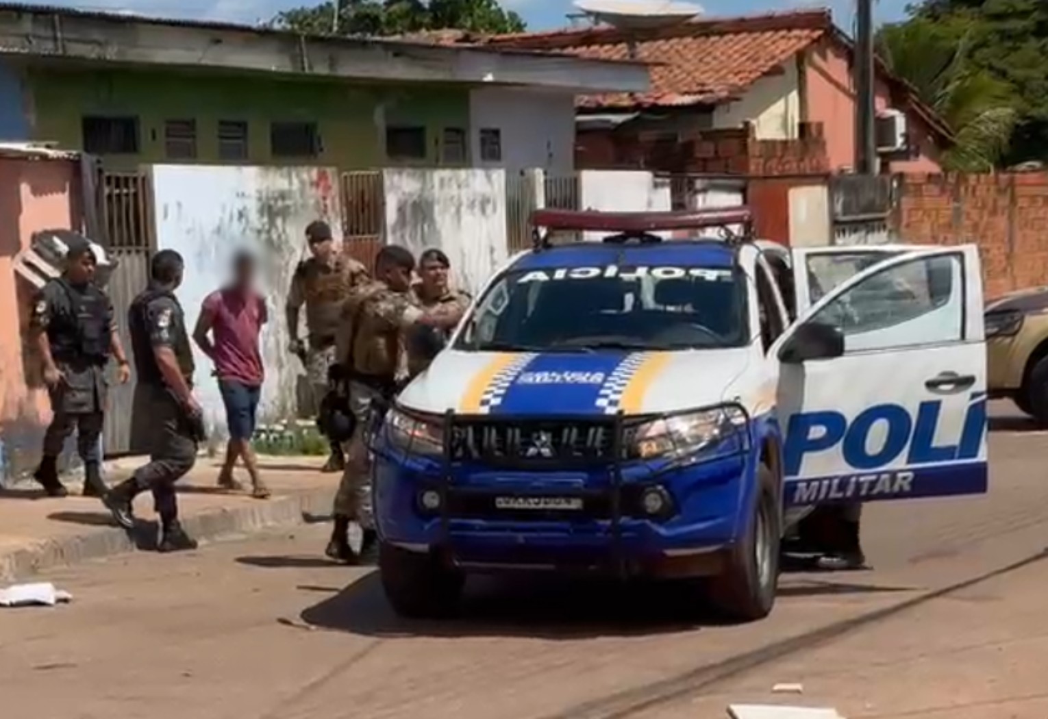 Homem é preso por violência doméstica após cerco em casa e duas horas de negociação, diz PM