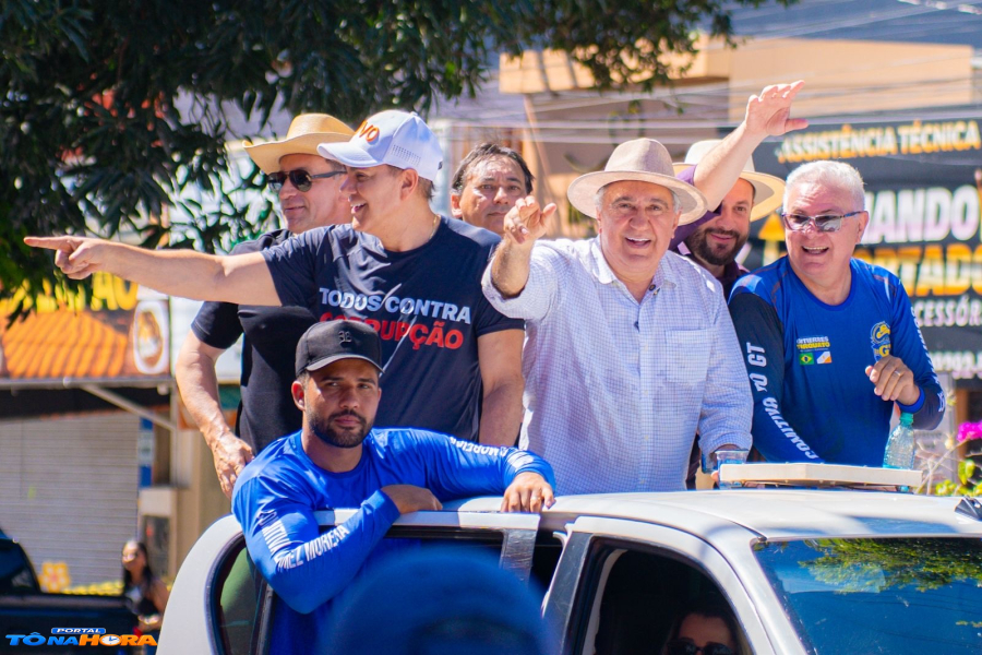 Ao lado de multidão, Laurez Moreira mostra força política durante abertura da 51ª Expo Gurupi
