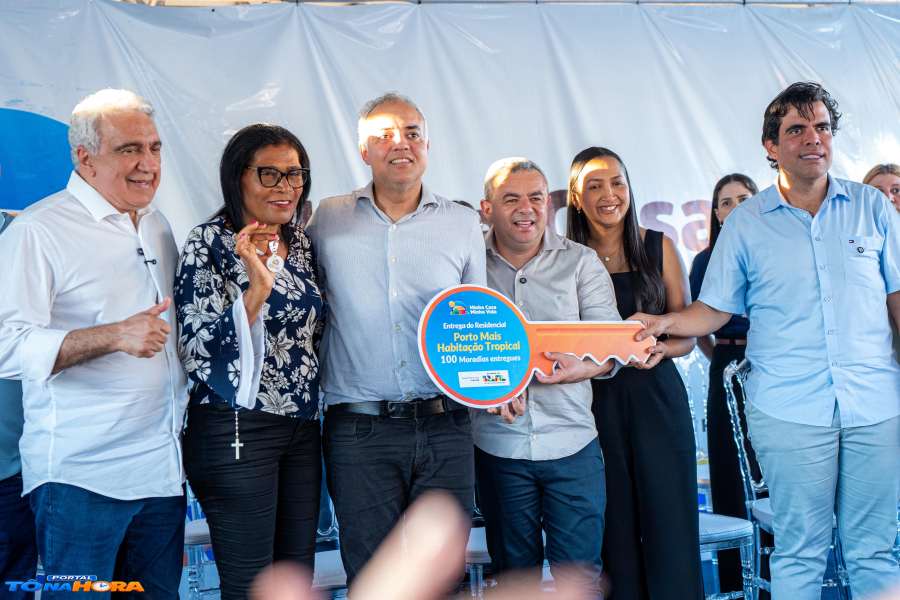 Laurez Moreira celebra entrega de 100 moradias em Porto Nacional e afirma que casa própria resgata sonhos das famílias
